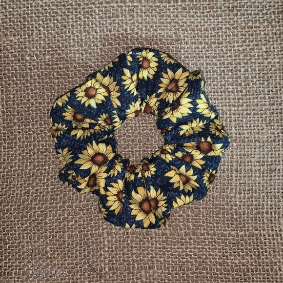 Summer Sunflower Scrunchie🌻 - Picture 2 of 2